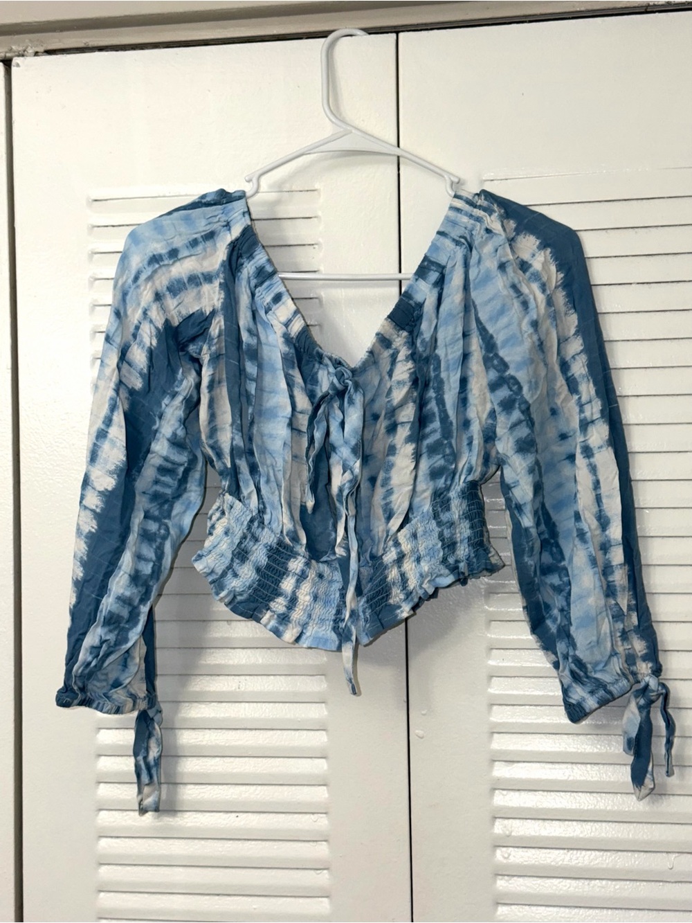 Blue and white tie-dye peasant boho festival blouse with tie front detail size L